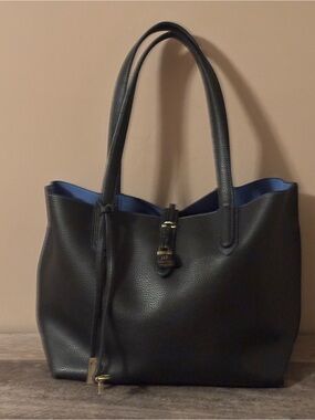 TUTILO BLACK PEBBLED  FAUX LEATHER TECH TOTE